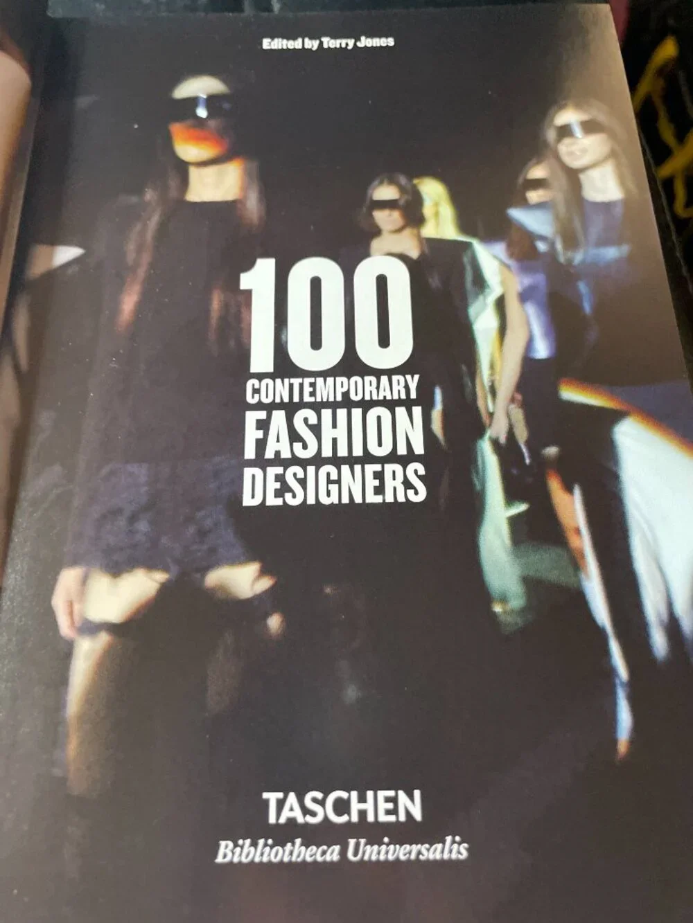 100 Contemporary Fashion Designers-Hardcover